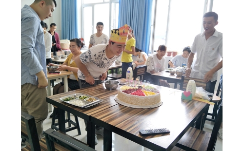 火紅六月，濃情生日會