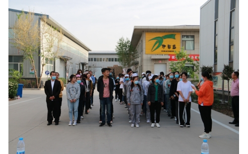 “旋轉(zhuǎn)乾坤，指彈天下”