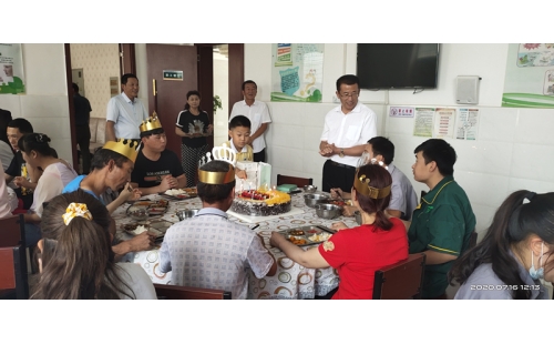 一句溫馨的祝福，一份熾熱的感情