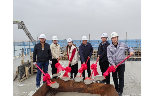 伊百盛健康產(chǎn)業(yè)園綜合辦公樓文化館榮耀封頂，開啟企業(yè)發(fā)展新篇章！